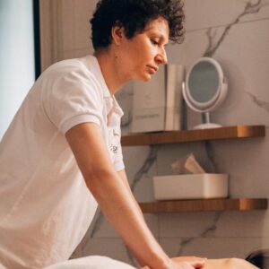 Back massage (40 minutes) 5 Sessions